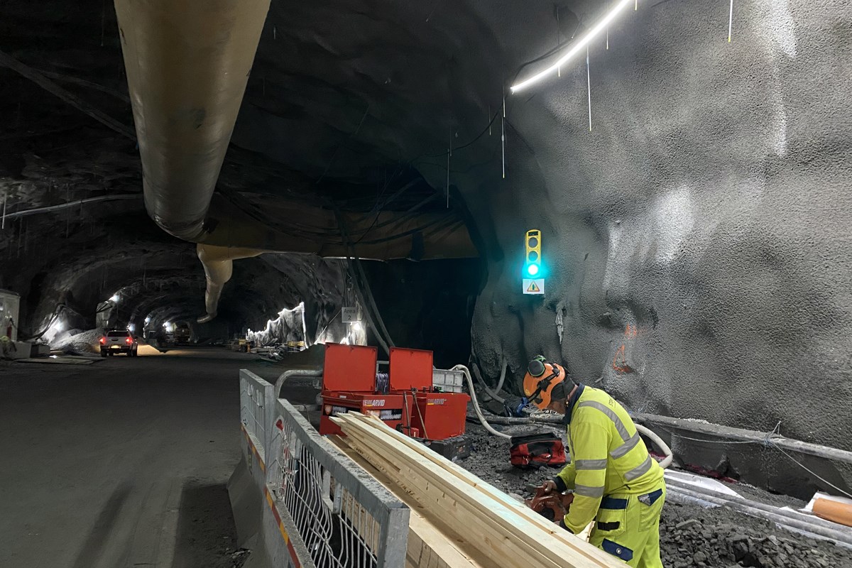 Arbete i tunnel med reglerad trafik 